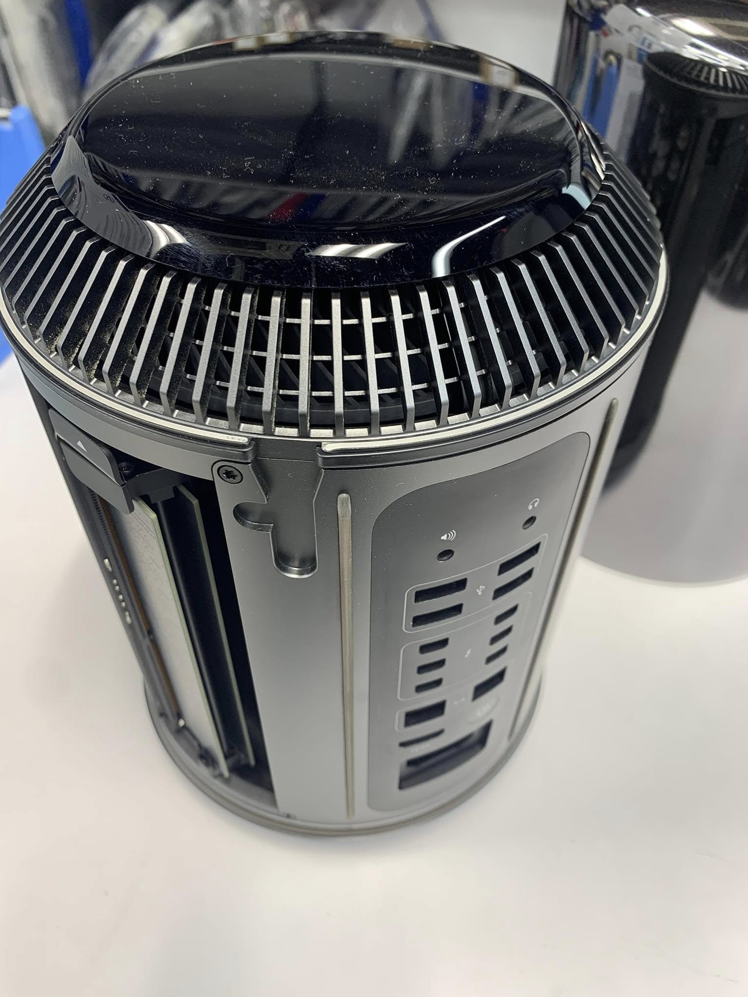 Mac Pro Xeon E5 3.Ghz 64GB RAM 256GB SSD – Like New – ảnh 3