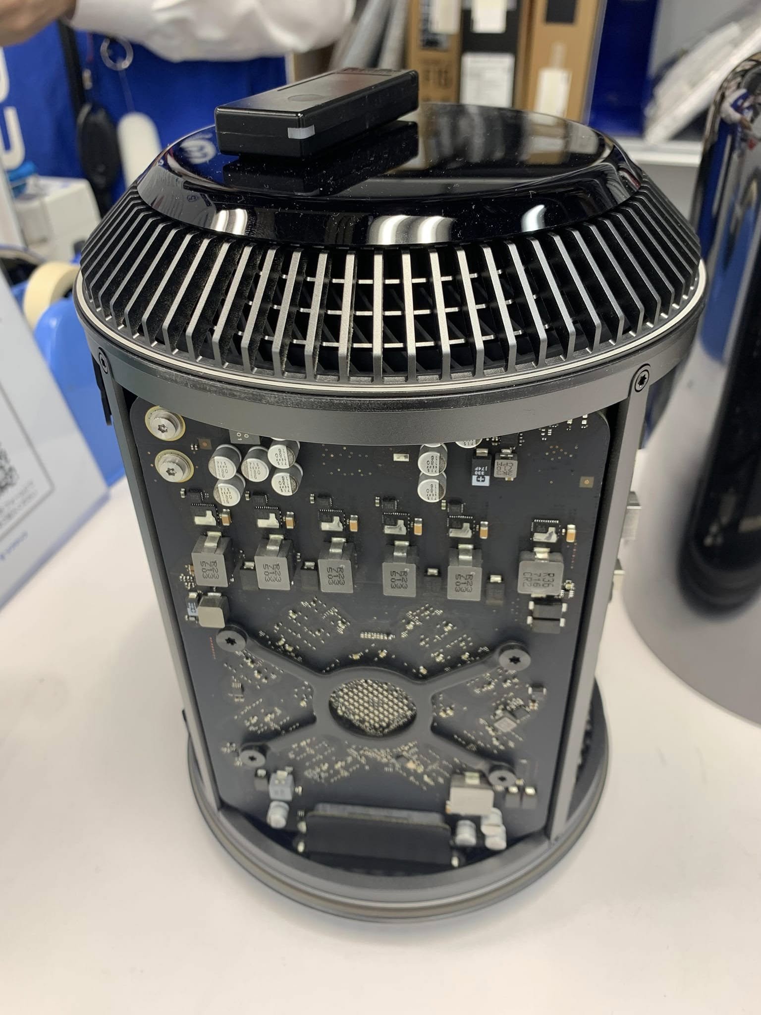 Mac Pro Xeon E5 3.Ghz 64GB RAM 256GB SSD – Like New