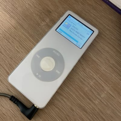 Ipod nano gen 1 bản 4GB siêu đẹp