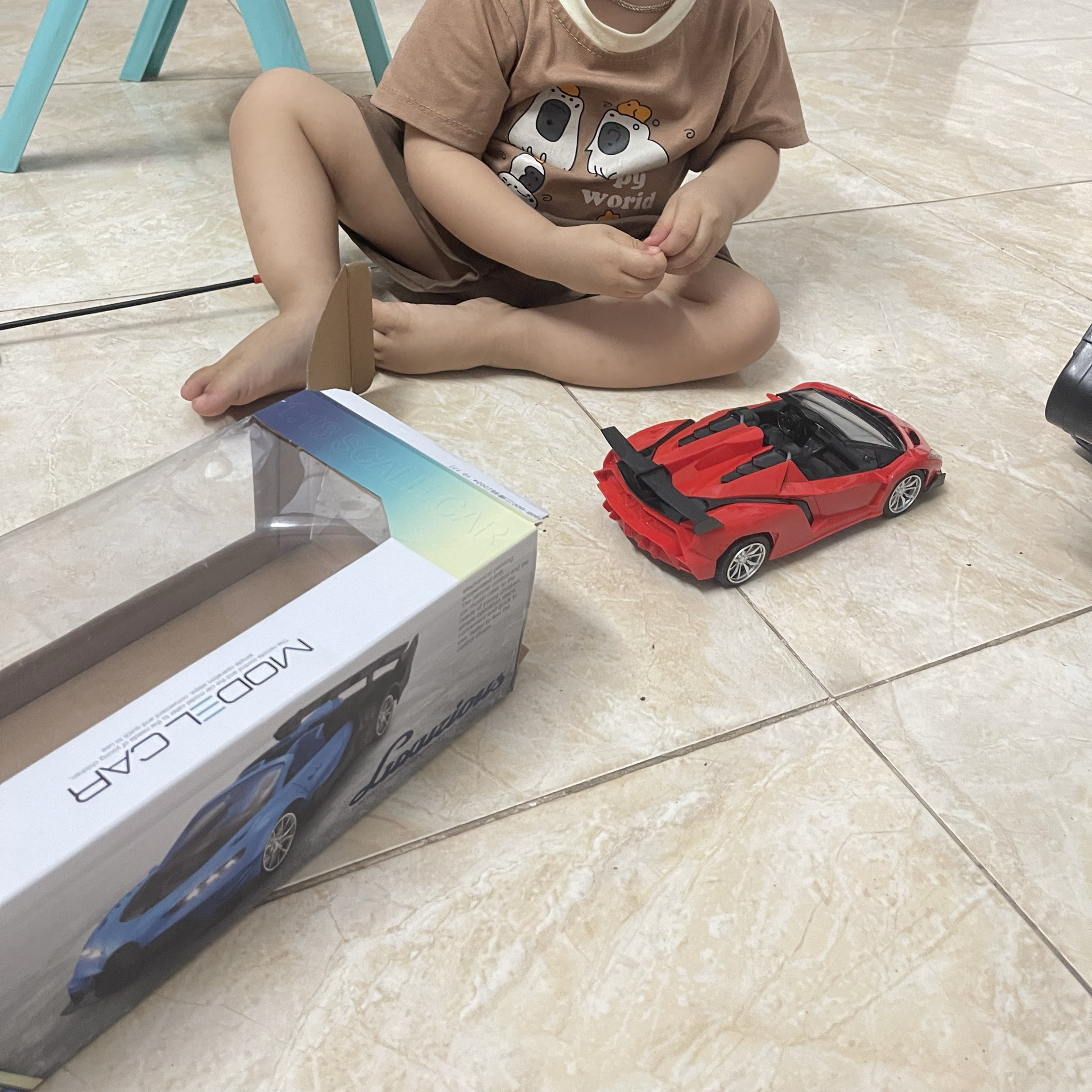 Ô tô đồ chơi điều khiển