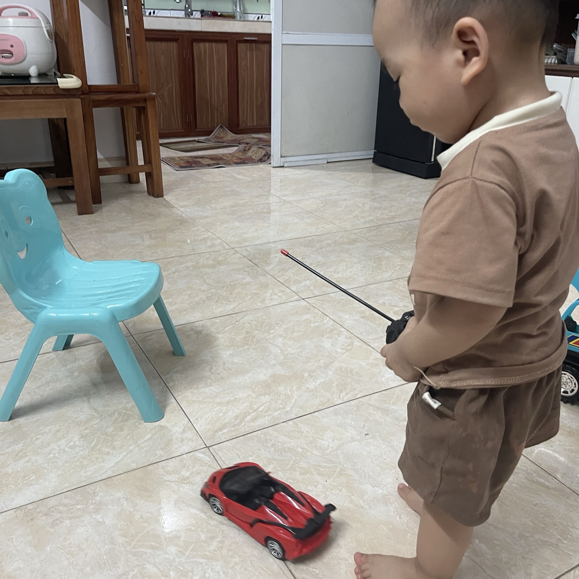 Ô tô đồ chơi điều khiển – ảnh 2
