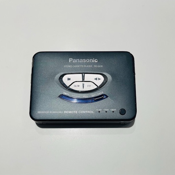 Máy nghe băng cassette cá nhân (Walkman cassette) của hãng Panasonic, thuộc dòng Panasonic RQ-SX