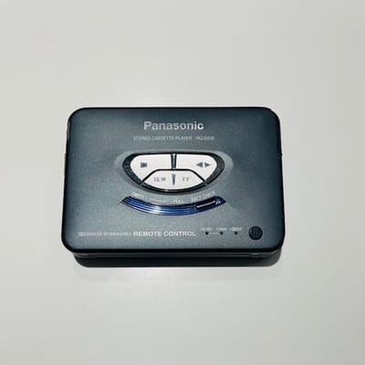 Máy nghe băng cassette cá nhân (Walkman cassette) của hãng Panasonic, thuộc dòng Panasonic RQ-SX