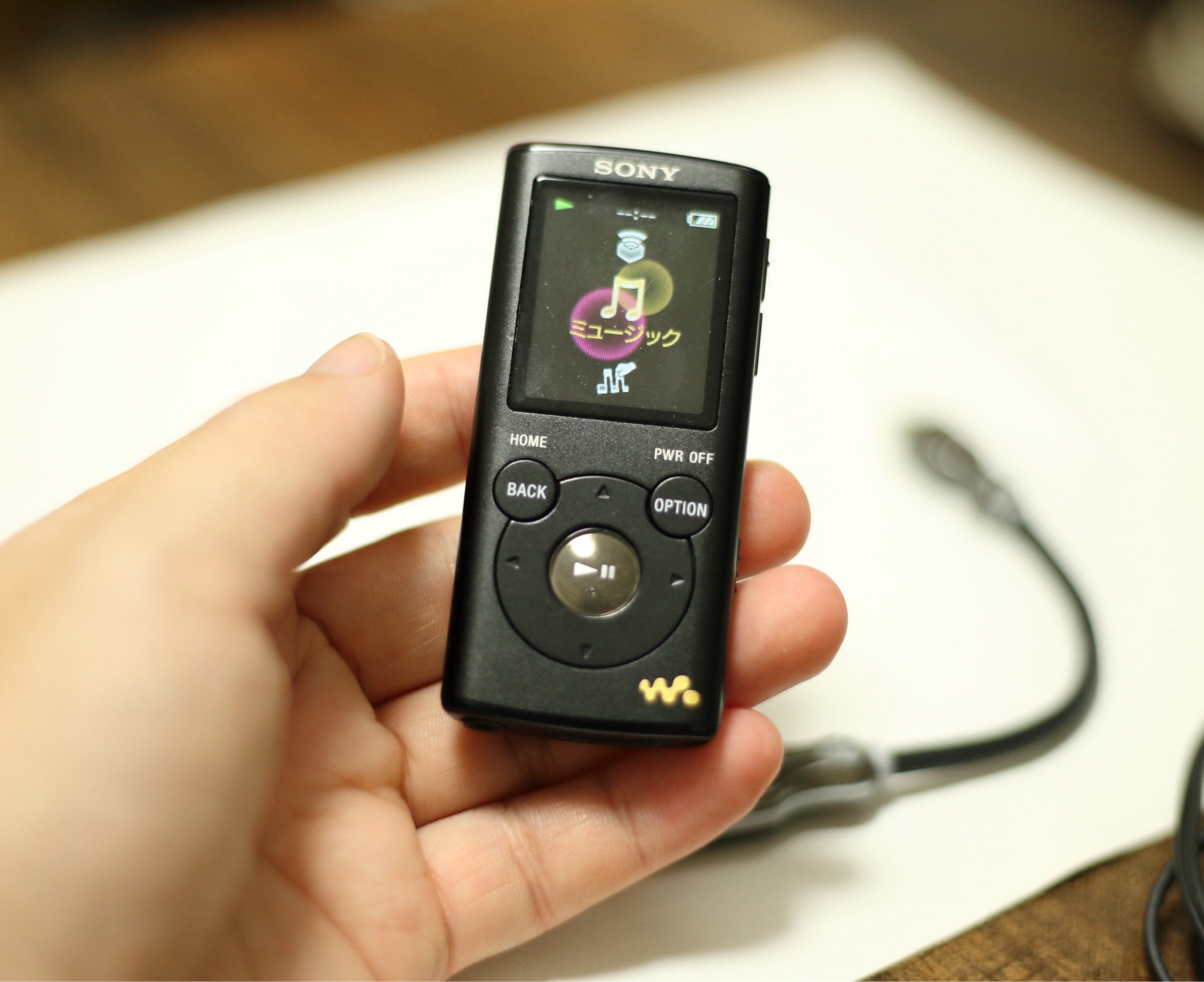 Máy nghe nhạc Sony NW-E052 màu đen